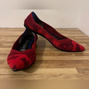 Rothy’s The Point Flats Women’s Red Camo Slip On Knit Shoes Sz 6.5